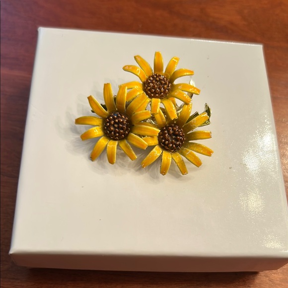 Jewelry - Vintage sunflower brooch yellow brown cottage core summer festival boho